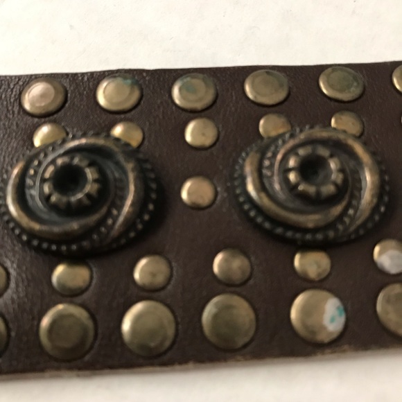 Studded Rosette Belt Brown Leather Brass Color Hardware Rustic Distressed - Picture 4 of 15